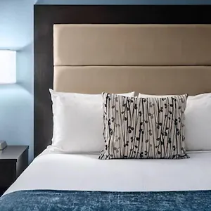 *** Hotel Embassy & Canada